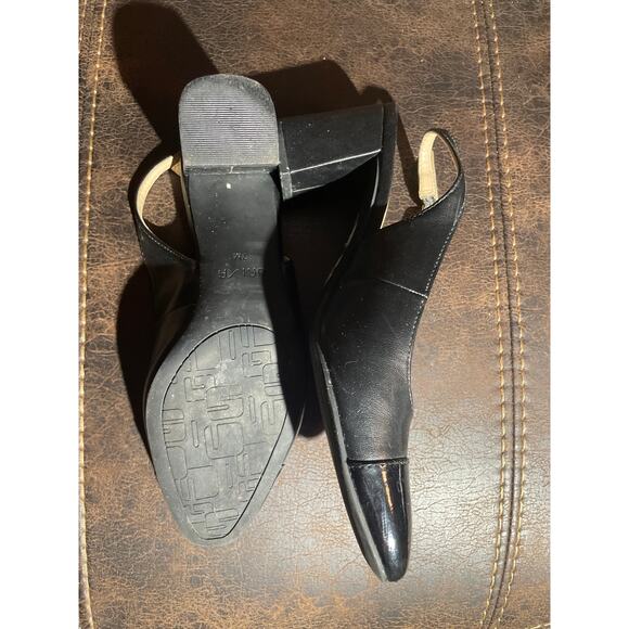 UNISA Closed Toe Heeled Shoe. Size 7M - Picture 3 of 4